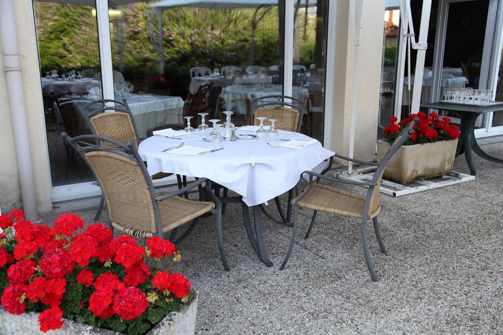Le Pre Saint Germain Hotel Louviers Exterior foto